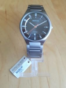 【送料無料】腕時計　ウォッチ　チタンベーリングtotalmente nuevo reloj de titanio ex display bering