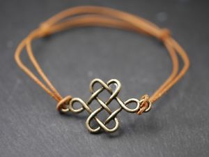 【送料無料】ブレスレット　アクセサリ―　ブレスレットセルティックブラウンleather bracelet with celtic knowndecorationbronzebrown