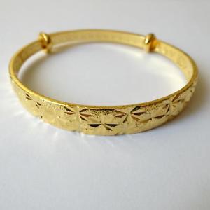 【送料無料】ブレスレット　アクセサリ―　レトロメタルブレスレットカラーゴールドデザインwoman retro rigid bracelet color gold engraved designs 748 in 19 cm 85 aa