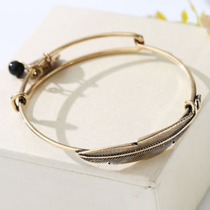 【送料無料】ブレスレット　アクセサリ―　smfr38698ヴィンテージcouleur feuillesm fr38698 vintage design plume or plaque couleur feuille trendy