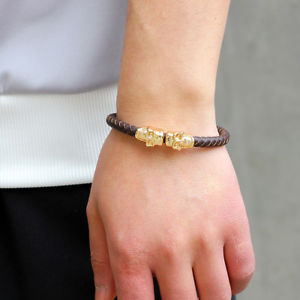 【送料無料】ブレスレット　アクセサリ―　デレーダーマグネットトレンディsm de36201 leder mit magnet verschluss schadel trendy