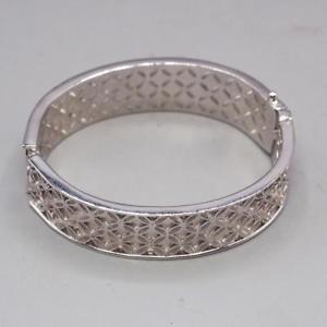 【送料無料】ブレスレット　アクセサリ―　ビンテージカフブレスレットvintage trifari cuff bracelet