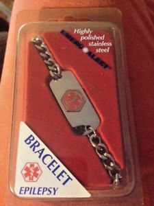 【送料無料】ブレスレット　アクセサリ―　ブレスレットアラートステンレススチールepilepsy bracelet emergency medical alert highly polished stainless steel