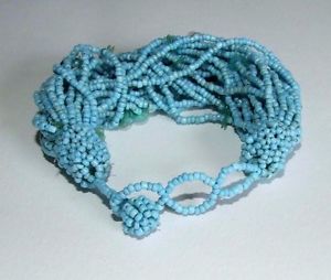 【送料無料】ブレスレット　アクセサリ―　ターコイズガラスビーズブレスレットturquoise coloured glass beaded bracelet