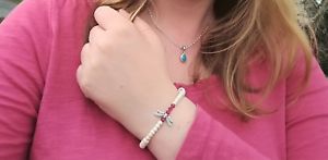 【送料無料】ブレスレット　アクセサリ―　ピンククリスタルビーズウィングチャームトンボブレスレットpink swarowski crystal beaded dragonfly bracelet, with tierracast wing charm