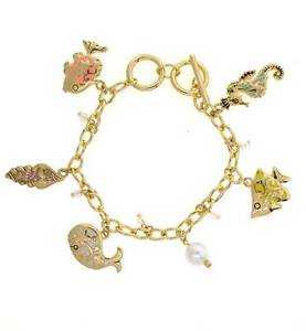 【送料無料】ブレスレット　アクセサリ―　ゴールドトーンエナメルパールブレスレット gold tone enamel seahorse whale fish shell pearl charm bracelet