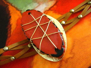 【送料無料】ブレスレット　アクセサリ―　ワイヤブレスレットtopshop stone amp; wire on leather thong ethnic boho festival bracelet