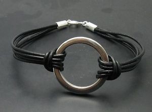 【送料無料】ブレスレット　アクセサリ―　スターリングリゾーツスターリングシルバーブレスレットsterling silver bracelet circle natural leather 925 b000125 empress