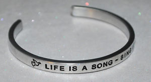 【送料無料】ブレスレット　アクセサリ―　ハンドメイドブレスレットlife is a song ~ sing it handmade amp; polished bracelet