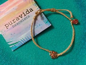 【送料無料】ブレスレット　アクセサリ―　プラビダローズピーチブレスレットゴールドauthentic pura vida exclusive rose gold charm in peach bracelet wonderlust