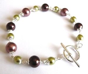 【送料無料】ブレスレット　アクセサリ―　mixed brown olivine green glass pearlチェーントグルブレスレットmixed brown olivine green glass pearl beaded bead chain toggle clasp bra