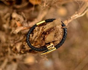 【貨物輸送無料】腕輪 添え物― イメージブレスレットスパイクビジネスマンbracelet spike genuine leather charm businessman wearing solid image gift steel