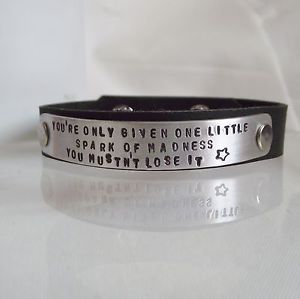 【送料無料】ブレスレット　アクセサリ―　カフブレスレットハンドメイドスパークreal leather cuff bracelet handmade one little spark of madness statement