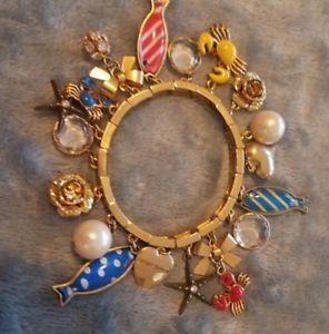 【送料無料】ブレスレット アクセサリ― ジョンソンゴールドトーンブレスレットbetsey johnson stretchy gold tone charm bracelet aquatic animals flower heart