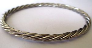 【送料無料】ブレスレット　アクセサリ―　ビンテージジュエリーブレスレットシルバーツイストメタルvintage jewelry bracelet silver twisted rigid 3552