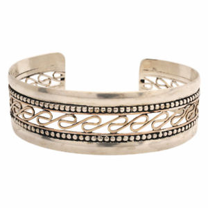 【送料無料】ブレスレット　アクセサリ―　カフブレスレットhammered openwork cuff bracelet 13,855円