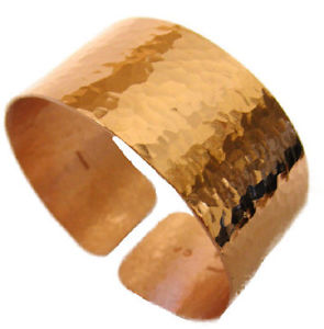 【送料無料】ブレスレット　アクセサリ―　デザインカフブレスレット1 hammered design copper cuff bracelet hand made by vartaniusa