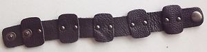 【送料無料】ブレスレット　アクセサリ―　レトロカフブレスレットアールデコretro cuff bracelet maintains force wrist leather wide studded deco a0