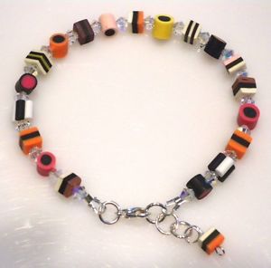 【送料無料】ブレスレット　アクセサリ―　ハンドメイドミニボックススワロフスキーブレスレットhandmade mini liquorice allsorts bracelet with swarovski in beautiful box