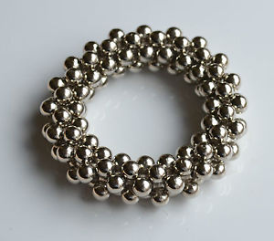 【送料無料】ブレスレット　アクセサリ―　fashion jewelry modernistmetalized plastic bracelet atomicstructurefashion jewelry modernist silver metalized plastic brac
