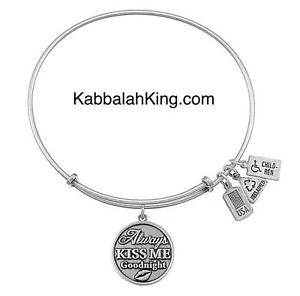 【送料無料】ブレスレット　アクセサリ―　シルバーストレッチブレスレットアメリカキスwind amp; fire always kiss me goodnight silver charm stretch bracelet usa