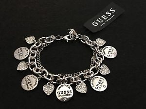 【送料無料】ブレスレット　アクセサリ―　レディースシルバーラインストーンサークルロゴブレスレットguess womens silver amp; rhinestone circle logo amp; heart charms bracelet