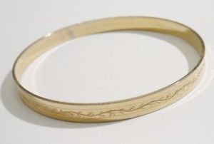 【送料無料】ブレスレット　アクセサリ―　listingvintageブレスレットengravedゴールド* 3468 listingvintage trinket bracelet former finely engraved floral rigid gold color * 34
