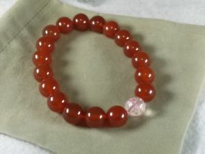 【送料無料】ブレスレット　アクセサリ―　カネブレスレットサクラアクセント10 mm natural stone aaa carnelian bracelet sakura sculpture crystal accents