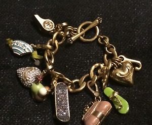 【送料無料】ブレスレット　アクセサリ―　ジューシークチュールブレスレットjuicy couture goldtone charm bracelet