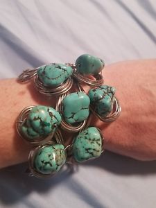 【送料無料】ブレスレット　アクセサリ―　シルバートーンターコイズカフブレスレットファッションsilvertone wire and 7 big turquoise stone cuff bracelet womens fashion