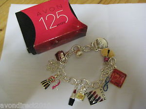 【送料無料】ブレスレット　アクセサリ―　エイボンボックスブレスレットavon 125 year anniversary limited edition charm bracelet in gift box