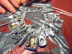 【送料無料】ブレスレット　アクセサリ―　ウォーキングデッドブレスレットthe walking dead inspired sterling silver charm bracelet