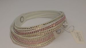【送料無料】ブレスレット　アクセサリ―　スワロフスキーホワイトアルカンタララップブレスレットクリアswarovski slake 5045806 white alcantara wrap bracelet w clear amp; gold crystals