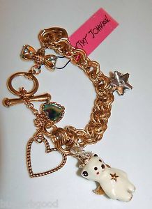 【送料無料】ブレスレット　アクセサリ―　ジョンソンゴールドトーンブレスレットベア listingbetsey johnson gold tone bracelet with angel bear and charms
