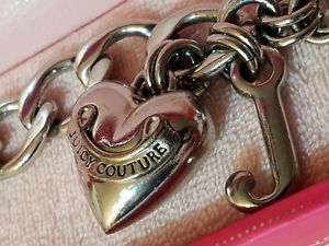 【送料無料】ブレスレット　アクセサリ―　ジューシークチュールチャームシルバーブレスレットボックスブレスレットjuicy couture bracelet with charm in silver perfect condition amp; box charm bracelet