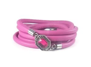 【送料無料】ブレスレット　アクセサリ―　ピンクレザーベゼルラップブレスレットpink leather wrap bracelet with bezel charm