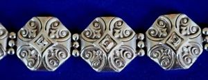 【送料無料】ブレスレット　アクセサリ―　ブライトンシルバーメダリオンクロスクリスタルブレスレットbrighton highclere nwt silver medallion cross crystal filigree bracelet
