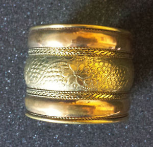 【送料無料】ブレスレット　アクセサリ―　 jewelmintロジーカフスゴールドブレスレット jewelmint rosie cuff recycled mixed metal gold copper bracelet