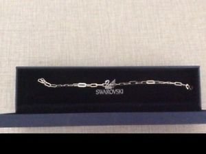 【送料無料】ブレスレット　アクセサリ―　ボックススワロフスキーブレスレットswarovski genuine crystal bracelet in original box