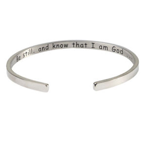 【貨物輸送無料】腕輪 付属品― スターリングシルバーカフブレスレットwomens bible verse sterling silver engraved cuff bracelet  psalm 4610