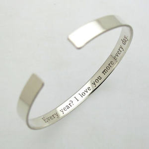 【貨物輸送無料】腕輪 付属品― カスタムスターリングシルバーカフブレスレットmother インチ law custom gift  engraved sterling silver cuff bracelet