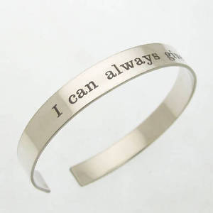 【貨物輸送無料】腕輪 付属品― ブレスレットメンズカフシルバースポーツブレスレットid bracelet, engraved mens cuff  fathers day gift  silver sport bracelet