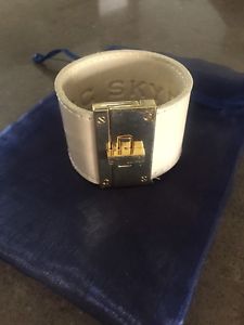 【貨物輸送無料】腕輪 付属品― スカイボーンホワイトリゾートカフドルnwt 竓 skye bone white resort cuff 150