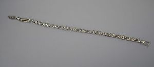 【送料無料】ブレスレット　アクセサリ―　テニスブレスレットホワイトゴールドメッキスワロフスキークリスタルtennis bracelet white gold platedwith swarovski crystals 20 cm