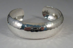 【貨物輸送無料】腕輪 付属品― スターリングシルバードームカフブレスレットワイド925 sterling silver domed cuff bracelet with hammered finish 34 wide