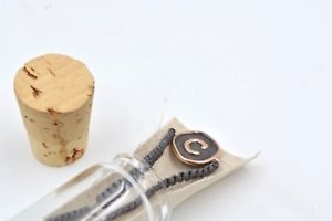 【送料無料】ブレスレット　アクセサリ―　マクラメブレスレットblee imara initial macrame bracelet c
