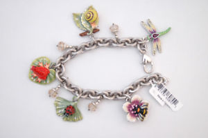 【送料無料】ブレスレット　アクセサリ―　ブライトンカタツムリブレスレットnwt brighton marvels dragonfly bee frog snail ladybug charm bracelet retired