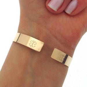 【送料無料】ブレスレット　アクセサリ―　ブレスレットidジュエリーidカフスmedical gold bracelet, medical id jewelry custom engraved id emergency cuff gift