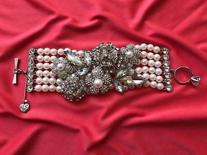 【送料無料】ブレスレット　アクセサリ―　ジョンソンパンクブレスレットbetsey johnson huge pearl pretty punk antique engagement ring floral bracelet