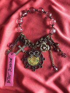 【送料無料】ブレスレット　アクセサリ―　ジョンソンビンテージラムクロスエンジェルブレスレットbetsey johnson vintage cherub lamb cross angel rosebud vegetable garden bracelet